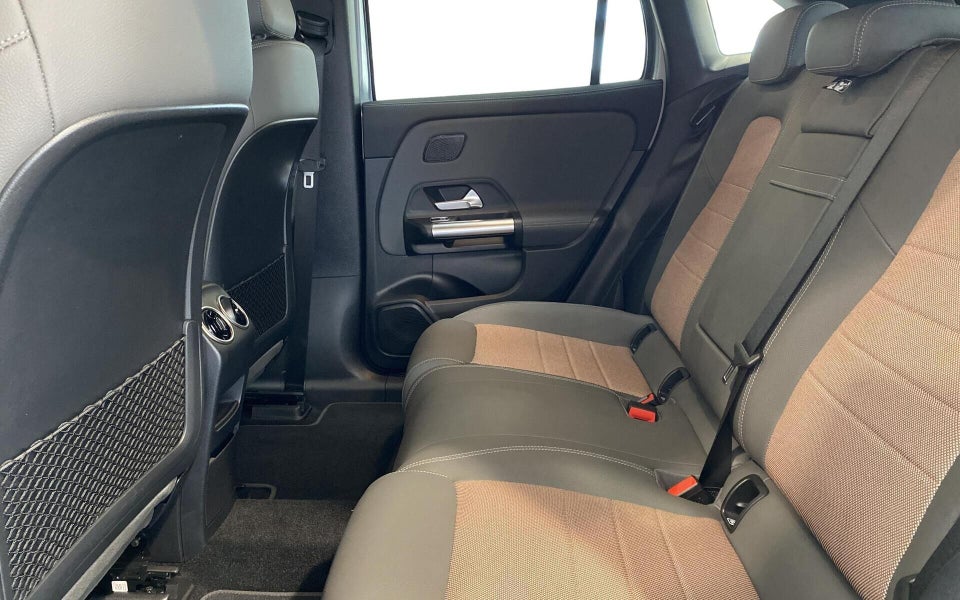 Mercedes EQA350 4Matic 5d