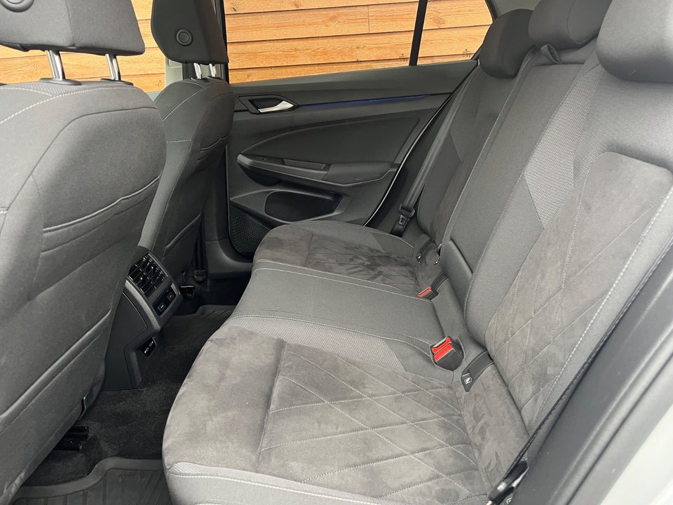 VW Golf VIII 1,4 eHybrid DSG 5d