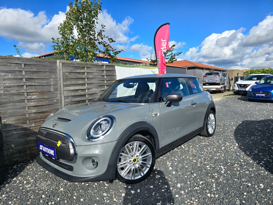 MINI Cooper SE Essential 3d