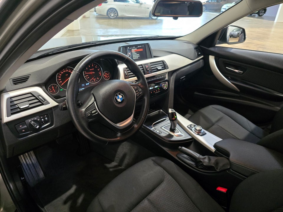 BMW 320i 2,0 Touring aut. 5d