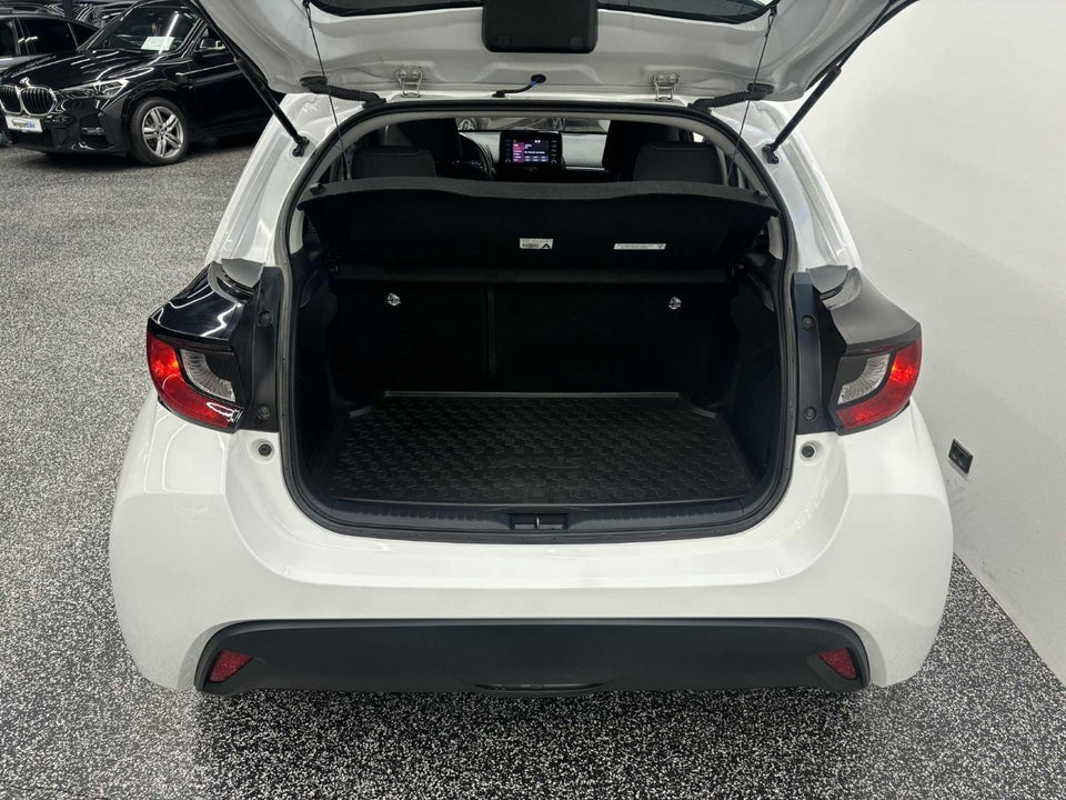 Toyota Yaris 1,5 Hybrid Essential e-CVT 5d