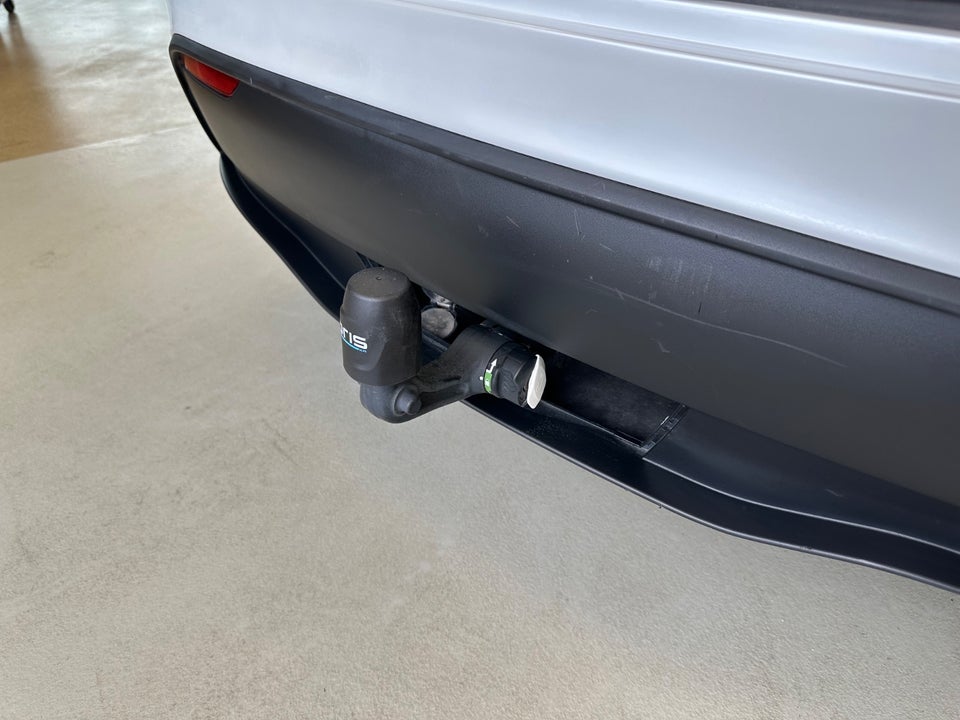 Tesla Model Y Long Range AWD 5d