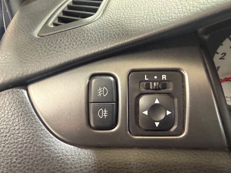 Mitsubishi Lancer 1,6 Invite stc. 5d