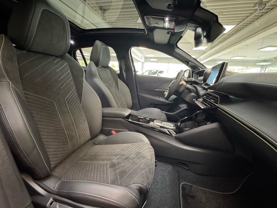 Peugeot e-208 54 GT Pack 5d