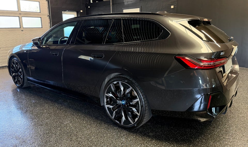 BMW i5 M60 Touring M-Sport Pro xDrive 5d 2024 — billede 3 af 11