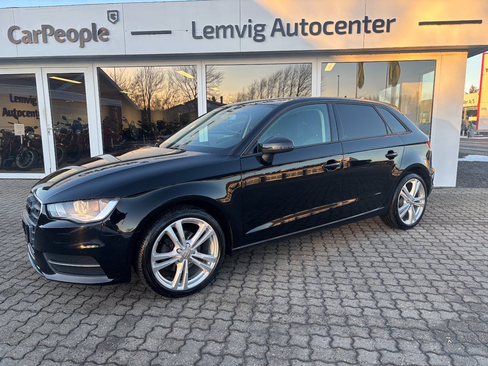 Audi A3 1,6 TDi 110 Ambiente Sportback 5d