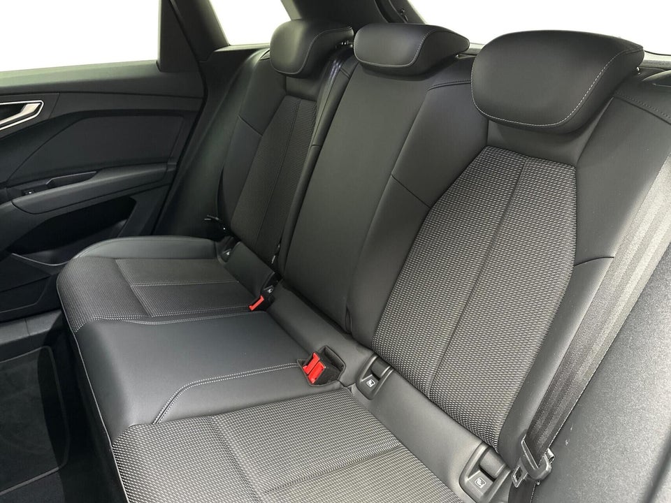 Audi Q4 e-tron 40 S-line 5d