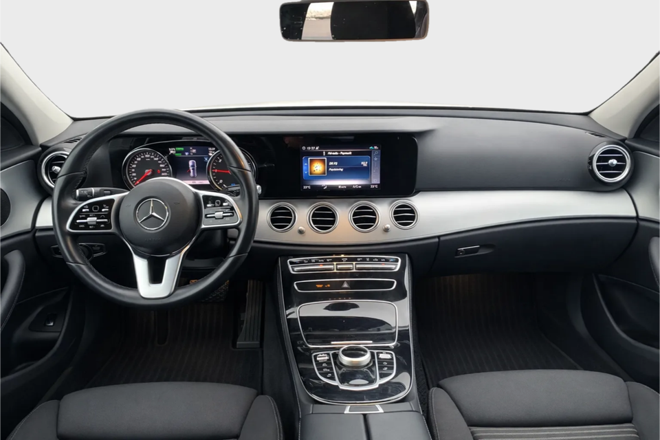 Mercedes E300 de 2,0 Avantgarde stc. aut. 5d