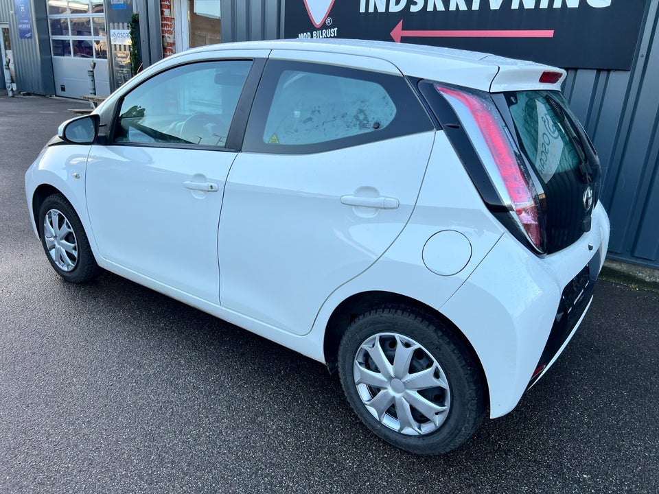 Toyota Aygo 1,0 VVT-i x-play 5d