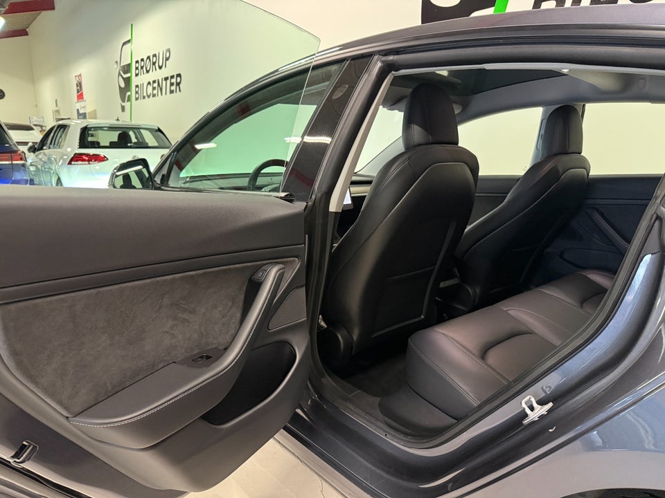 Tesla Model 3 Long Range AWD 4d