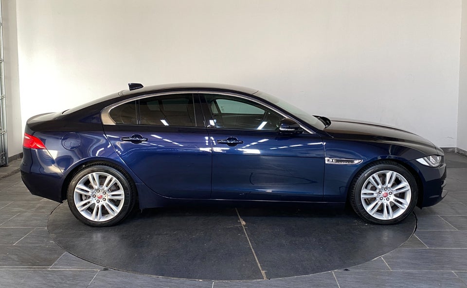 Jaguar XE 2,0 P200 Pure aut. 4d