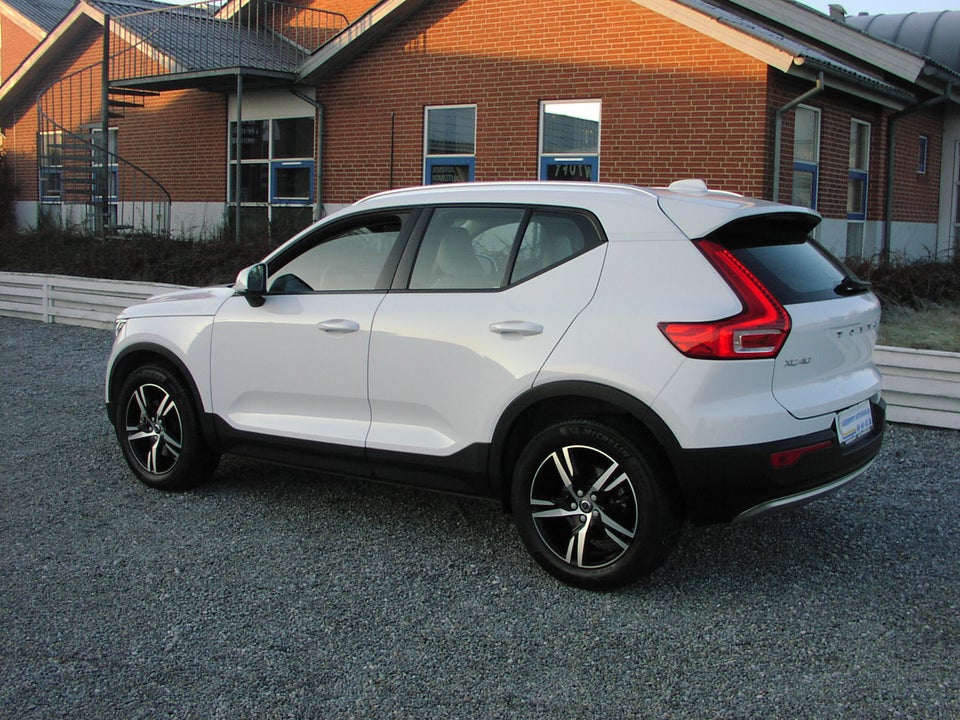 Volvo XC40 2,0 T4 190 Momentum aut. 5d
