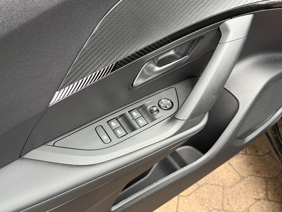 Peugeot e-2008 50 Style 5d
