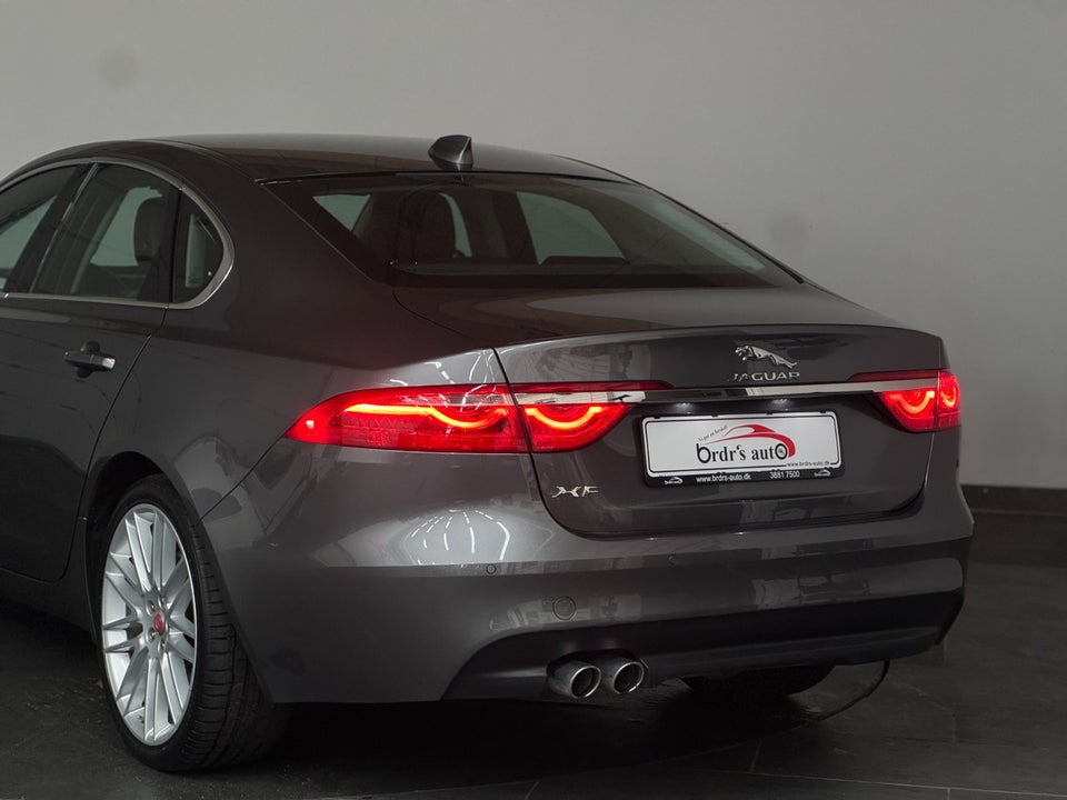 Jaguar XF 2,0 D180 Prestige aut. 4d