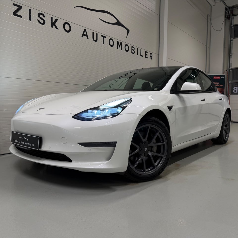 Tesla Model 3 Long Range AWD 4d