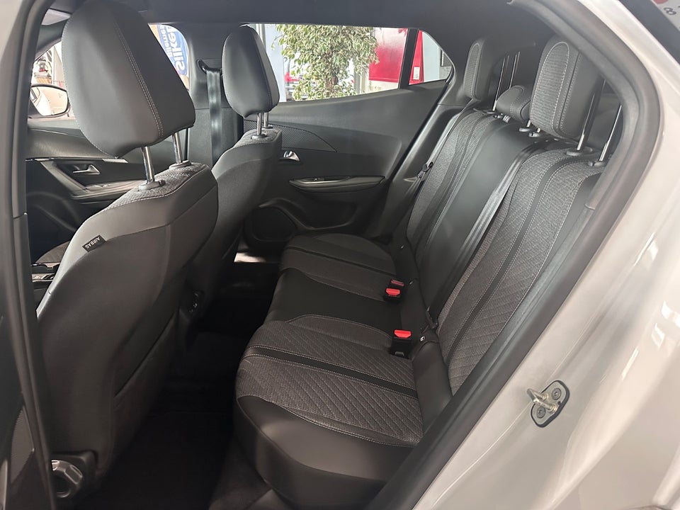 Peugeot 2008 1,2 PureTech 130 Allure EAT8 5d