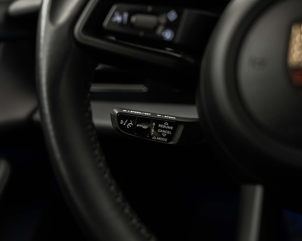 Porsche Taycan Performance+ 4d