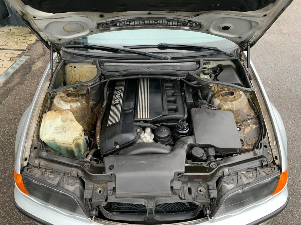 BMW 320i 2,2 aut. 4d