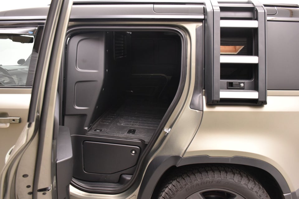 Land Rover Defender 110 3,0 D250 Hard Top SE aut. Van 5d