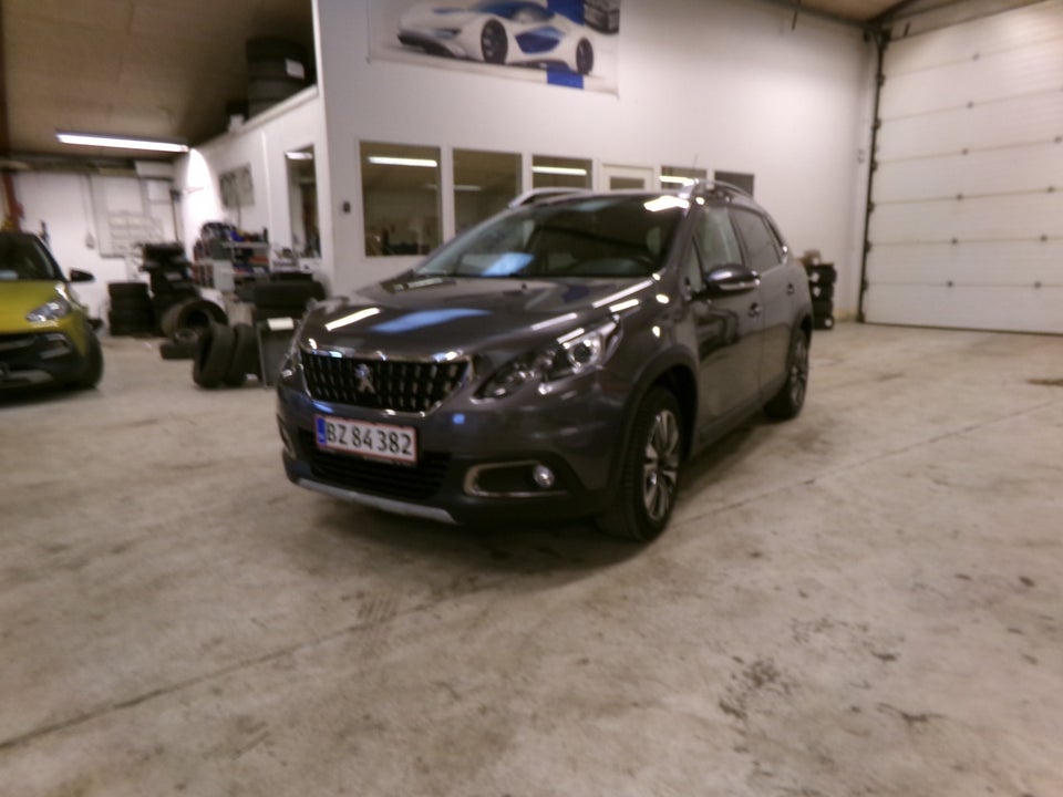 Peugeot 2008 1,2 e-THP 110 Selection Sky 5d