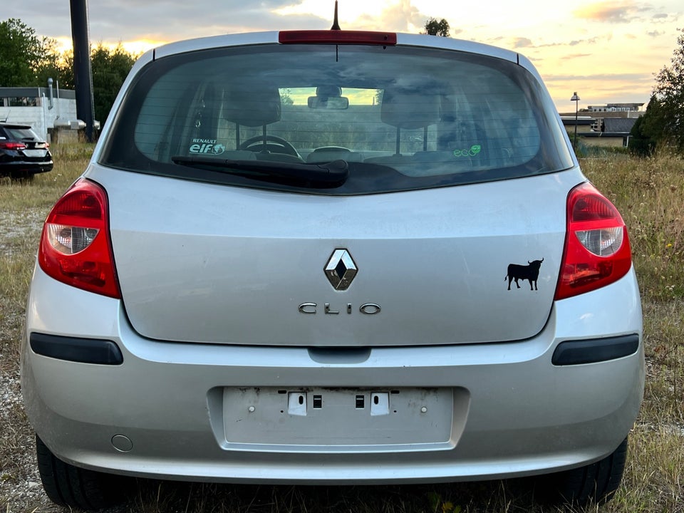 Renault Clio III 1,5 dCi 68 Authentique 5d