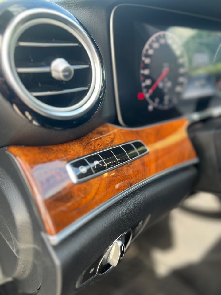 Mercedes E300 de 2,0 Avantgarde stc. aut. 5d