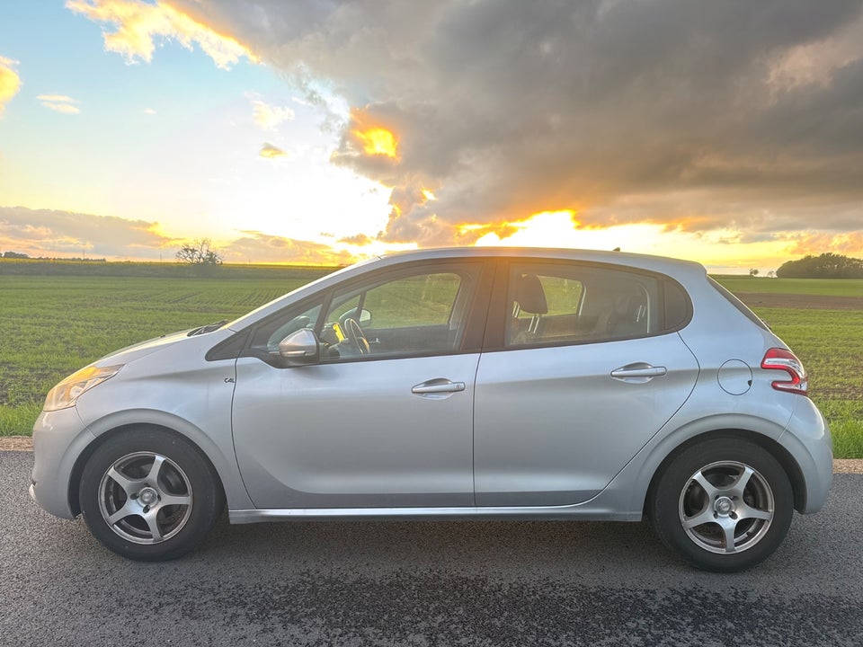 Peugeot 208 1,6 e-HDi 92 Allure 5d