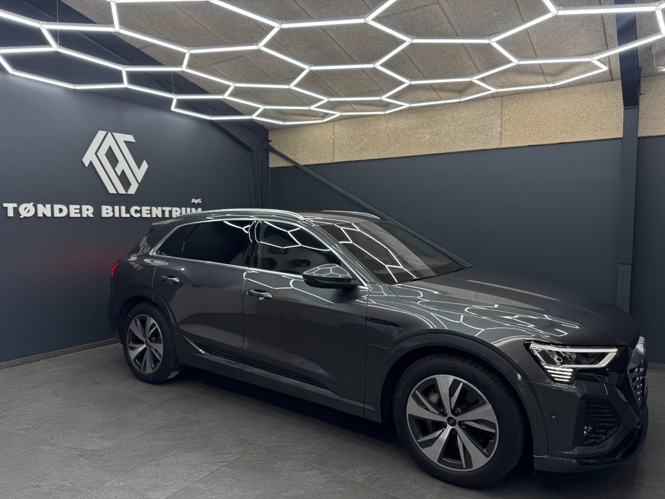 Audi Q8 e-tron 55 S-line quattro 5d