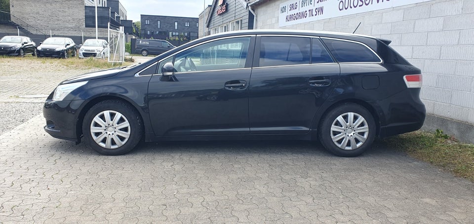 Toyota Avensis 2,0 D-4D T2 stc. 5d