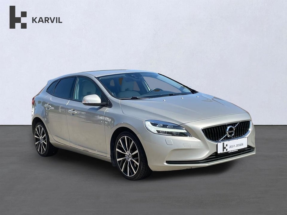 Volvo V40 2,0 T3 152 Momentum 5d
