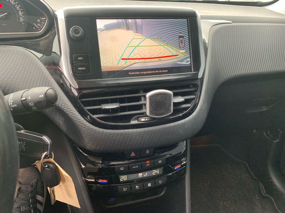 Peugeot 2008 1,6 BlueHDi 100 Allure Sky 5d