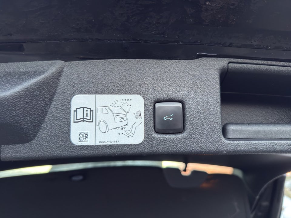 Ford Kuga 2,5 PHEV Vignale CVT 5d