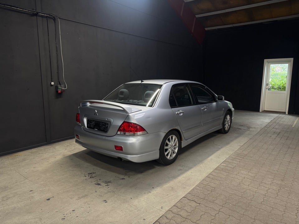 Mitsubishi Lancer 1,6 Invite 4d