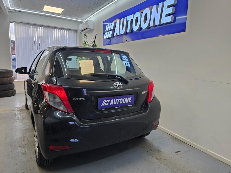 Toyota Yaris 1,0 VVT-i T1 5d