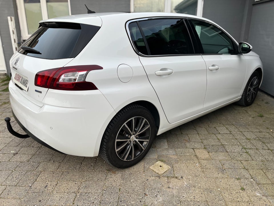 Peugeot 308 1,2 e-THP 110 Style 5d