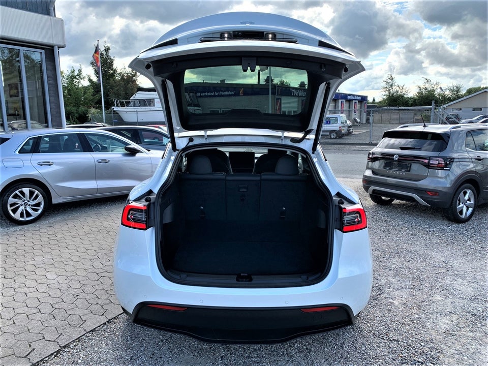 Tesla Model Y Long Range AWD 5d