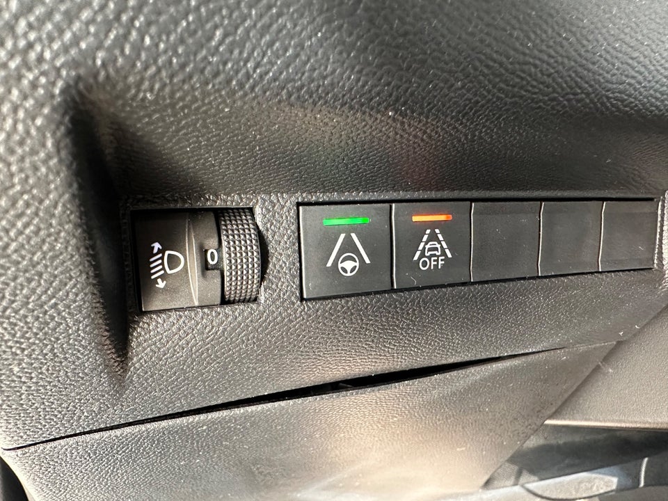 Peugeot 2008 1,2 PureTech 130 Allure Pack EAT8 Van 5d