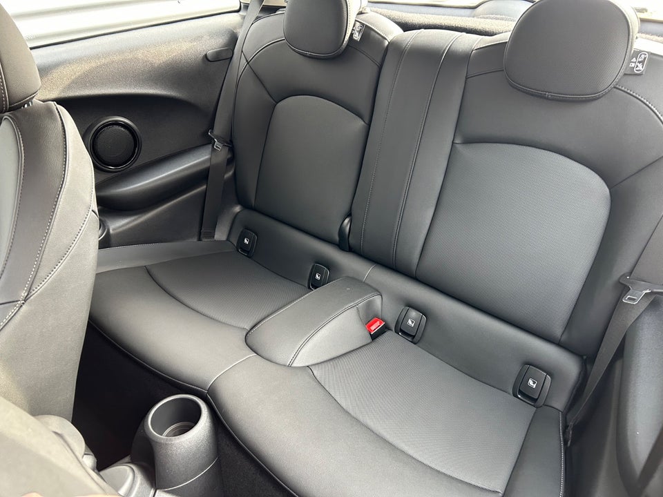 MINI Cooper SE Essential 3d