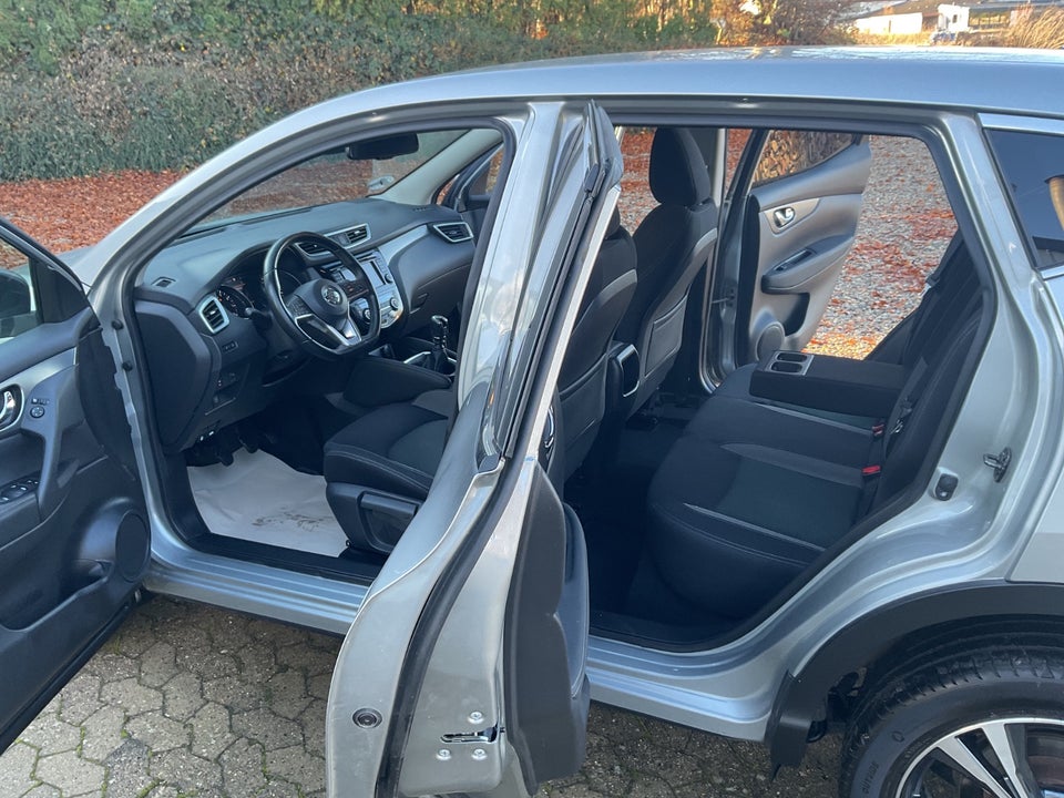 Nissan Qashqai 1,3 Dig-T 140 N-Connecta 5d