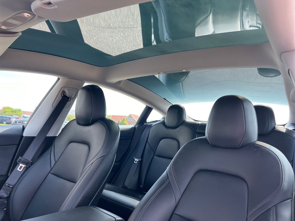 Tesla Model 3 Standard Range+ RWD 4d