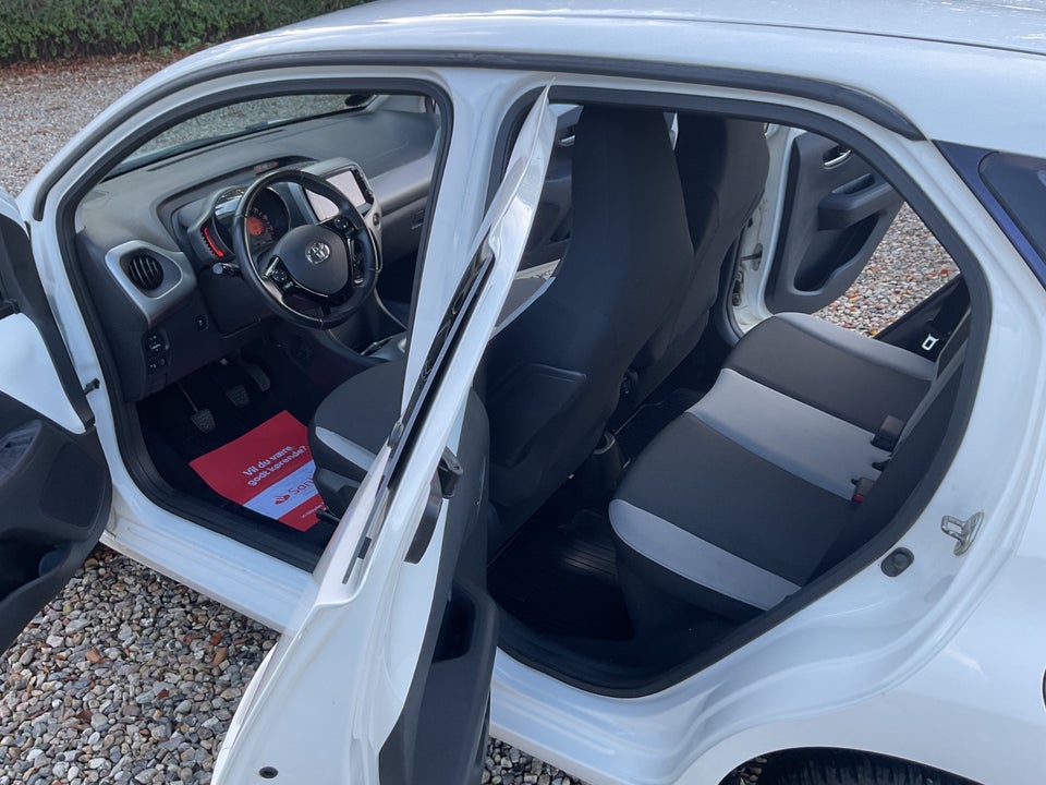 Toyota Aygo 1,0 VVT-i x-play x-touch 5d