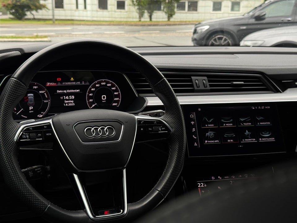Audi e-tron 55 S-line quattro 5d