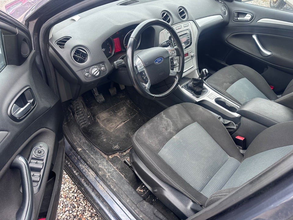 Ford Mondeo 2,0 145 Trend Collection 5d