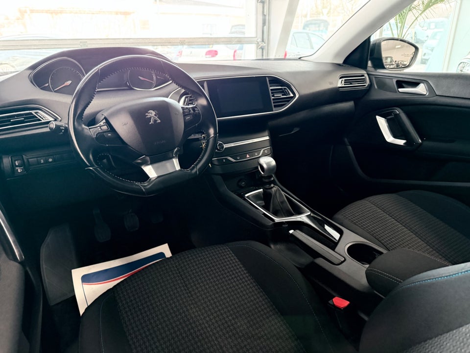 Peugeot 308 1,5 BlueHDi 130 Style 5d