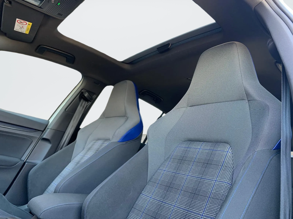 VW Golf VIII 1,4 GTE DSG 5d