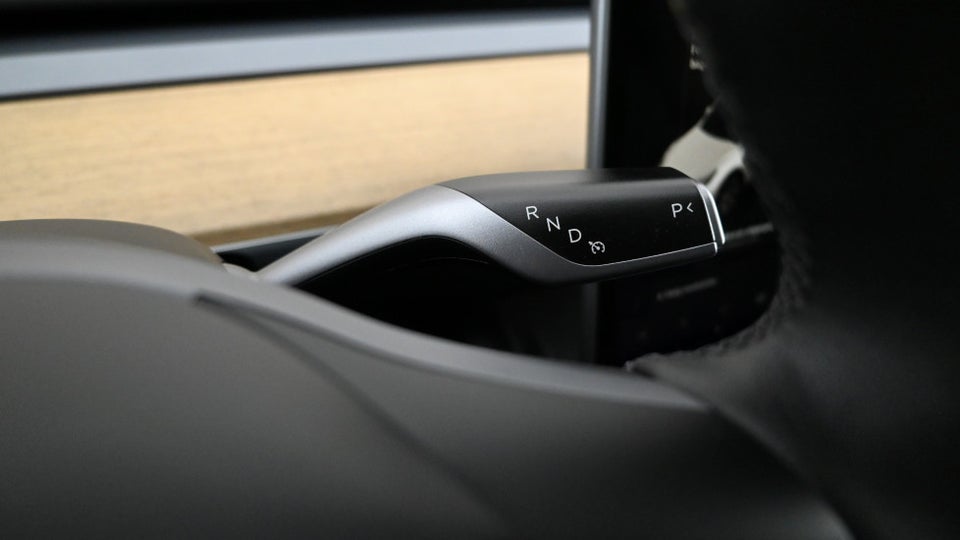 Tesla Model Y Long Range AWD 5d