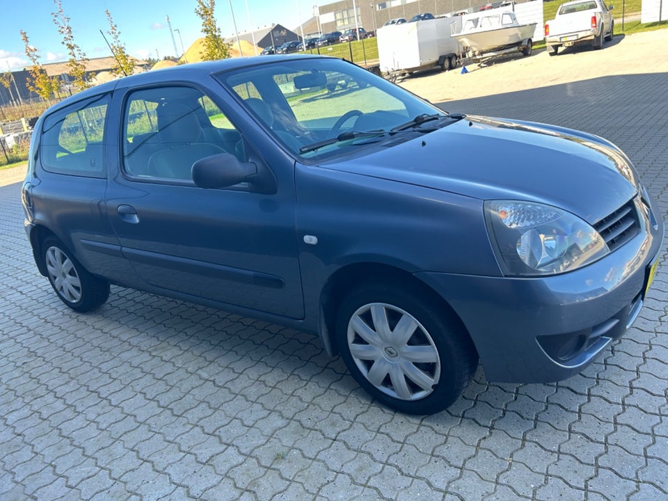 Renault Clio II 1,2 8V Storia 3d