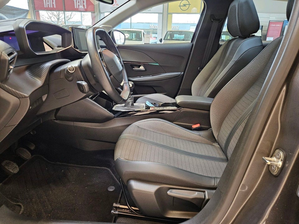 Peugeot 208 1,2 PureTech 100 Allure Sky 5d