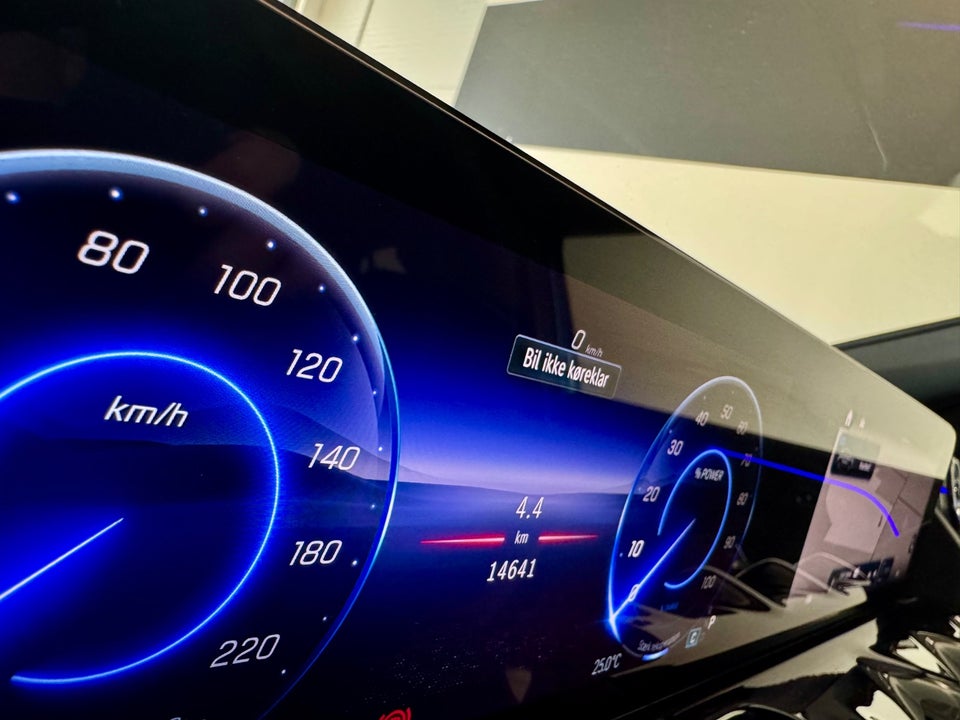 Mercedes EQA300 Progressive 4Matic 5d