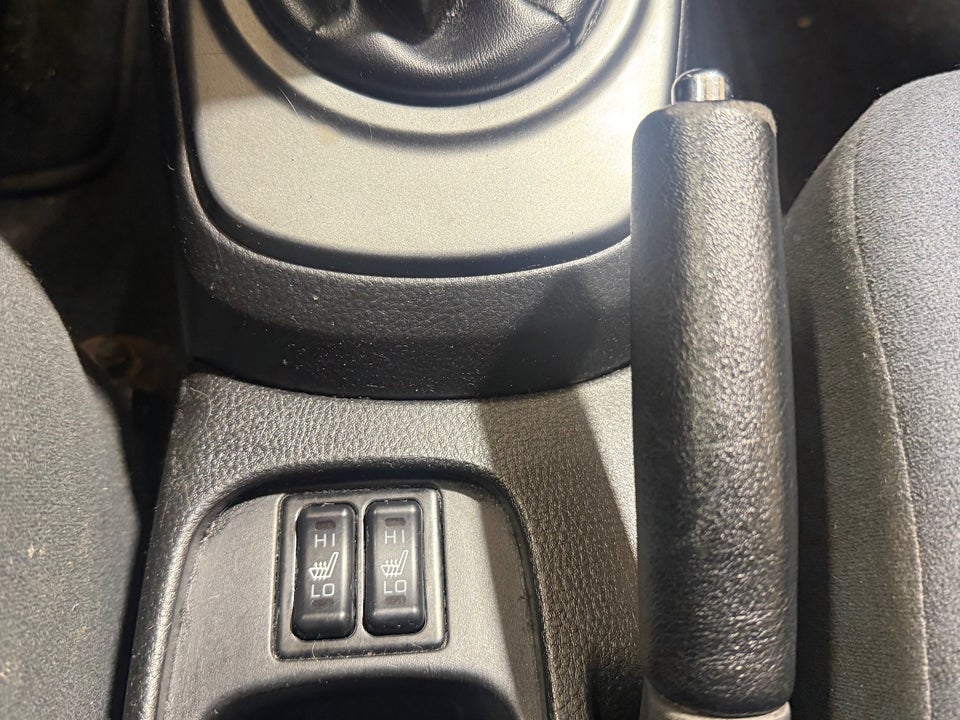 Mitsubishi Lancer 1,6 Invite stc. 5d